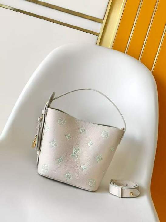 Picture of Louis Vuitton Handbags _SKUfw225111704fw